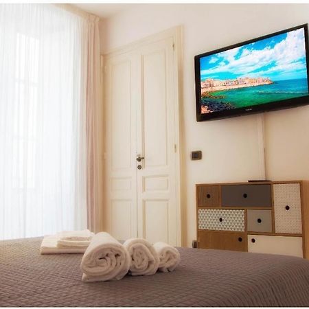 Casa Vacanze L'Altra Diaz Сиракуза Екстериор снимка