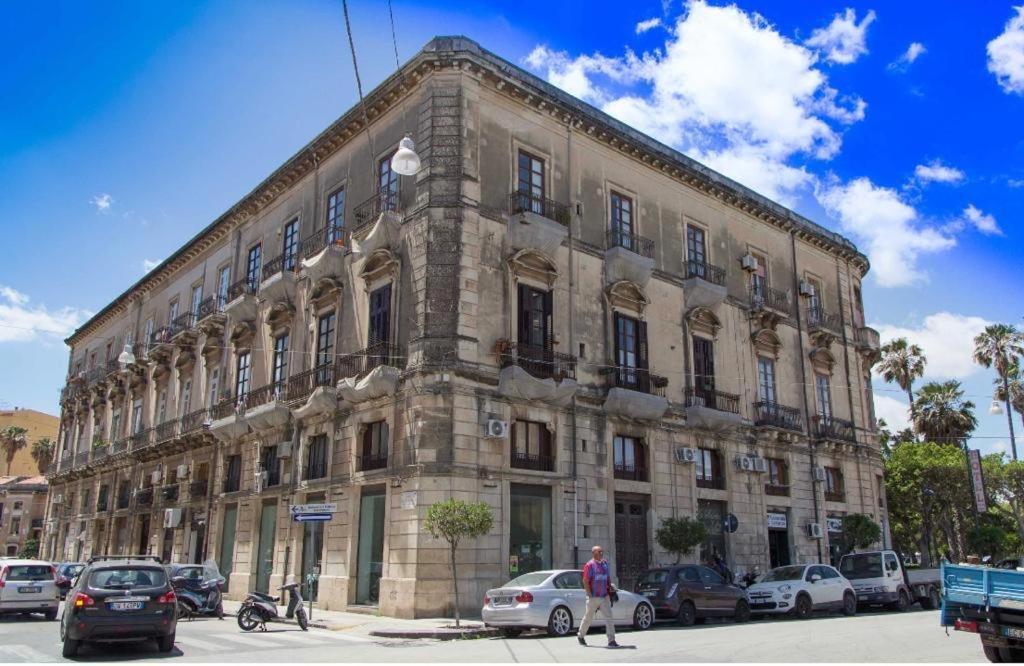 Casa Vacanze L'Altra Diaz Сиракуза Екстериор снимка