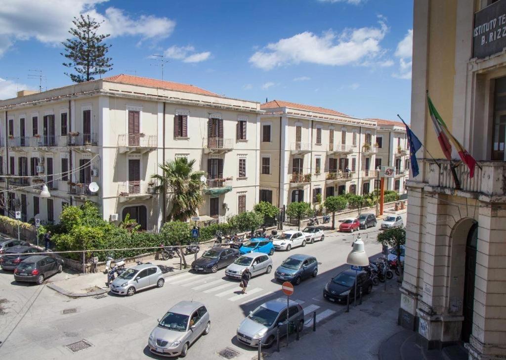 Casa Vacanze L'Altra Diaz Сиракуза Екстериор снимка