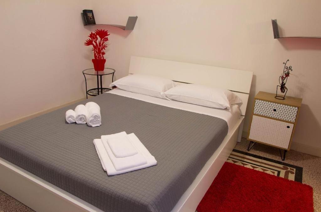 Casa Vacanze L'Altra Diaz Сиракуза Екстериор снимка
